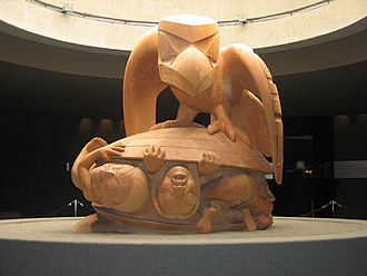 画像:北米先住民ハイダ族の神話に基づいた芸術